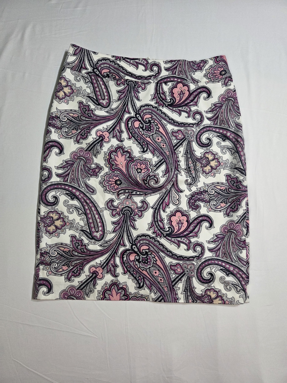 Ann Taylor White Paisley Print Pencil Skirt with Pink and Purple Accents Size 4